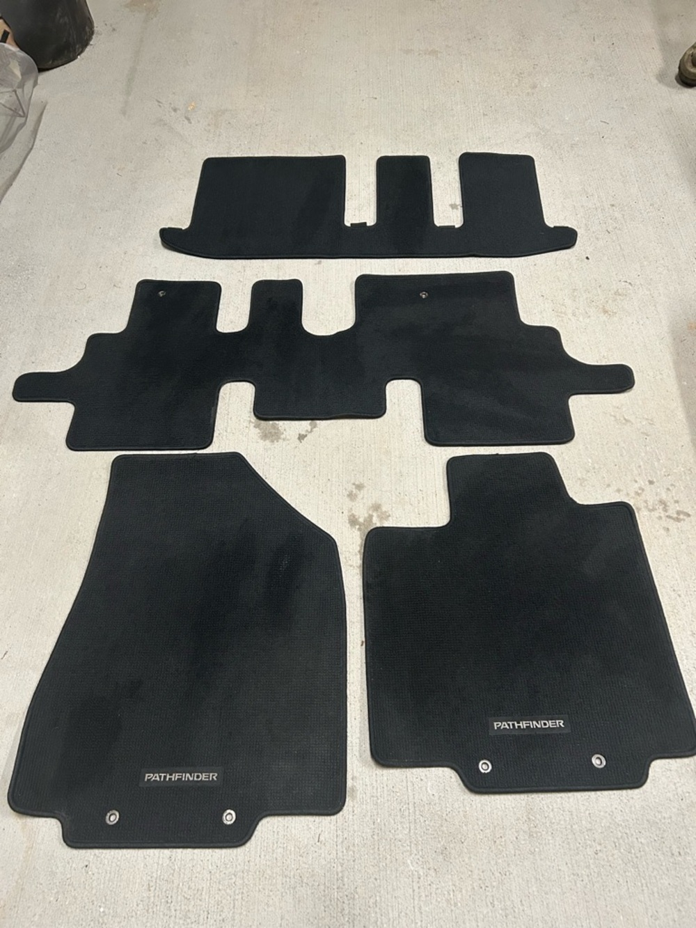 OEM Floor Mats Nissan 2013-2020 Pathfinder 999E2  XZ000 4pc Black Excellent